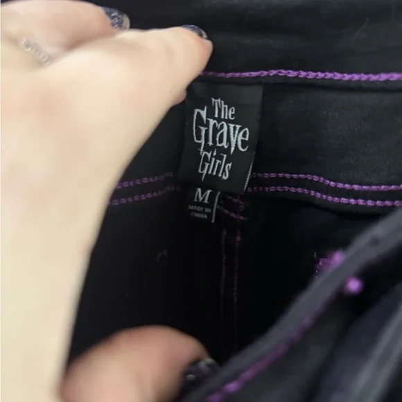 THE GRAVE GIRLS- SKATER BOY CARGO PANTS - Picture 6 of 6